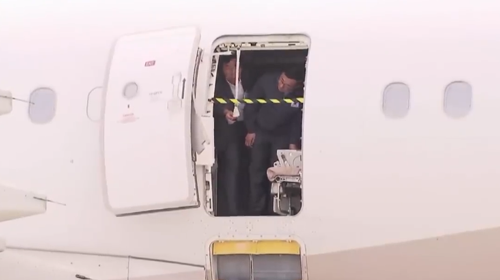 韩国老哥200米高空强开飞机舱门:类似的狼人还真不少!